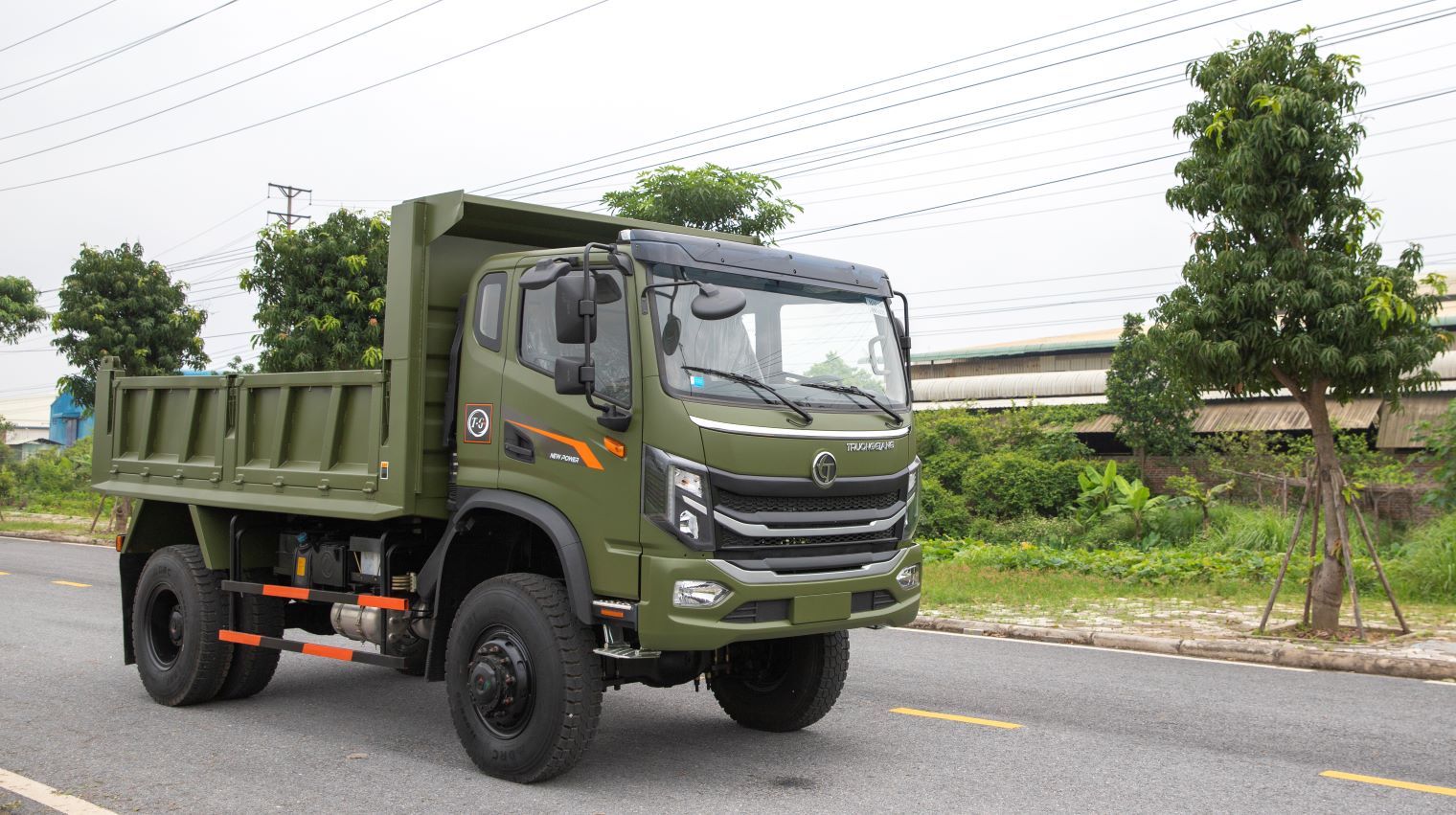 Xe Ben Trường Giang 6.9 tấn 2 cầu 2022