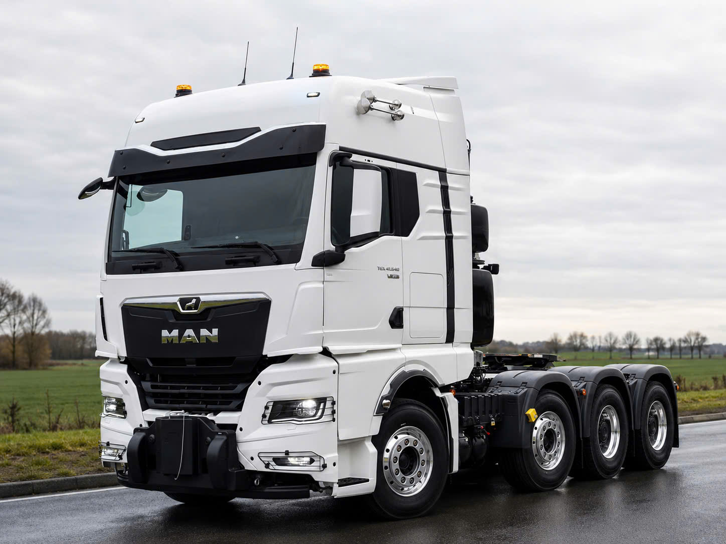 Xe đầu kéo MAN TGX 41.640 8x4/4 sức kéo 250 Tấn